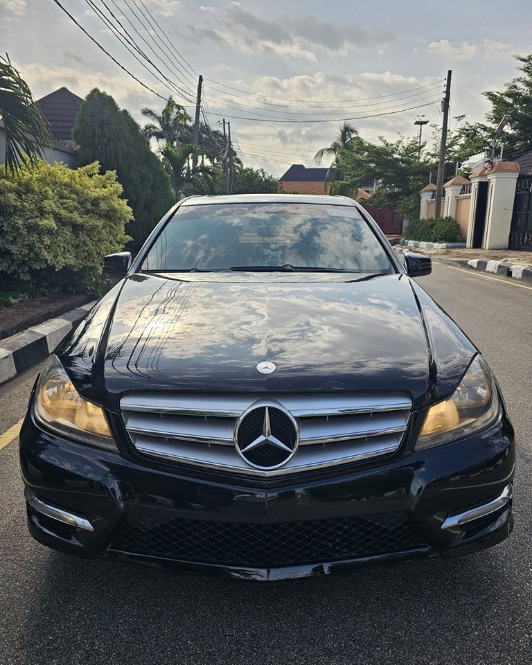 Mercedes-Benz C-Class 2010–2014 for sale in Asaba – executive used sedan