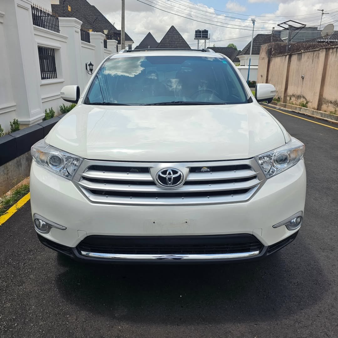 Toyota Highlander 2010–2014 spacious family SUV for sale in Asaba